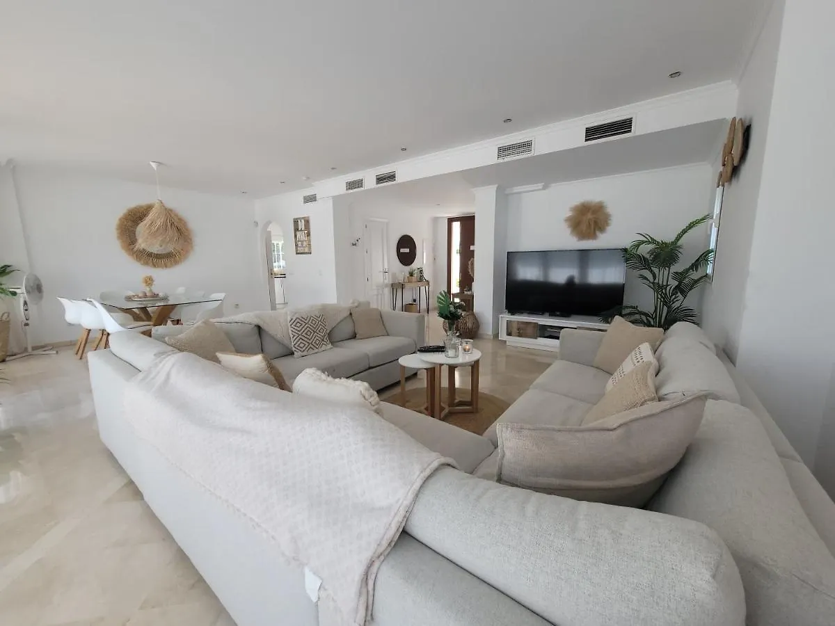 Private Luxurious Villa Walking Distance To Puerto Banus ماربيا